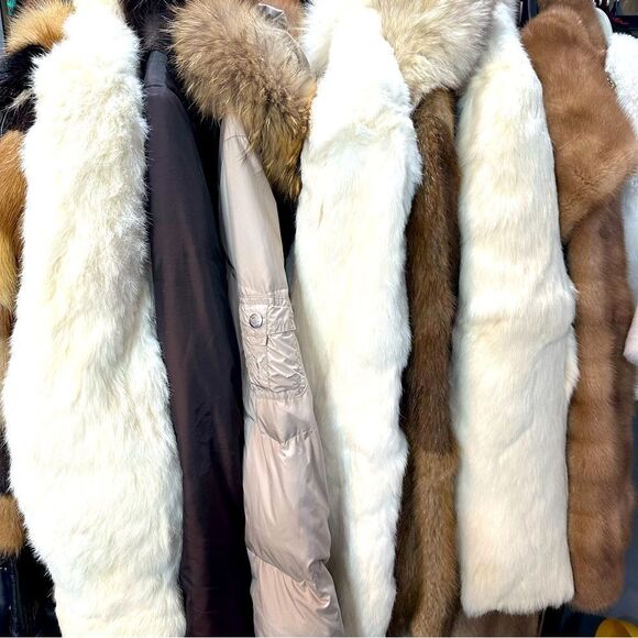 *$8* Winter Wear Clearance Posh Live Party Sweaters Fur Coats Jackets Boots UGGs - Picture 1 of 1